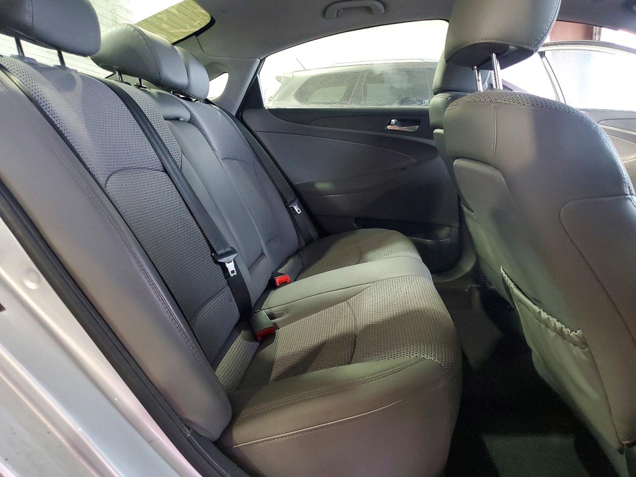 2012 HYUNDAI SONATA SE photo 10