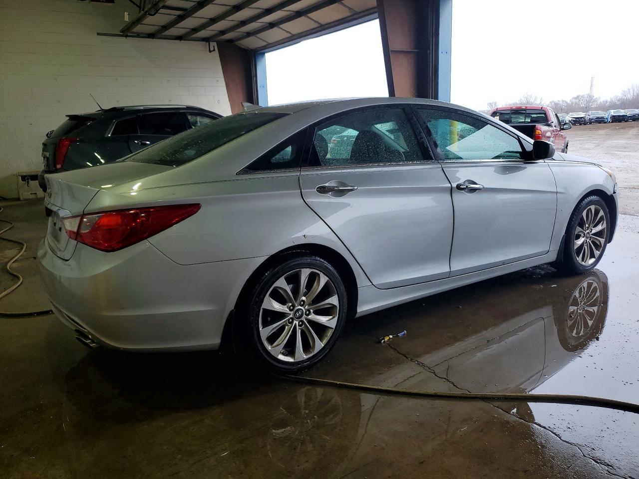 2012 HYUNDAI SONATA SE photo 3