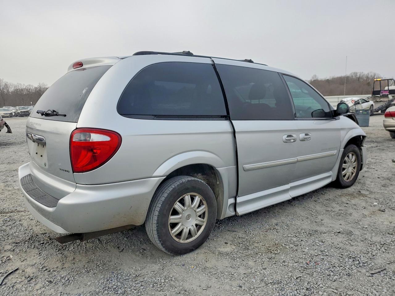 2007 CHRYSLER TOWN & COUNTRY TOURING photo 3