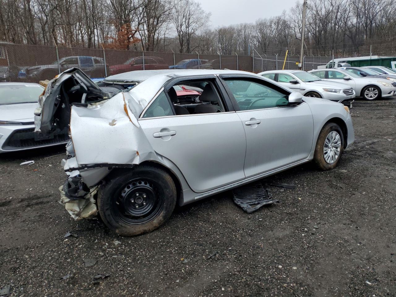 2012 TOYOTA CAMRY LE photo 3