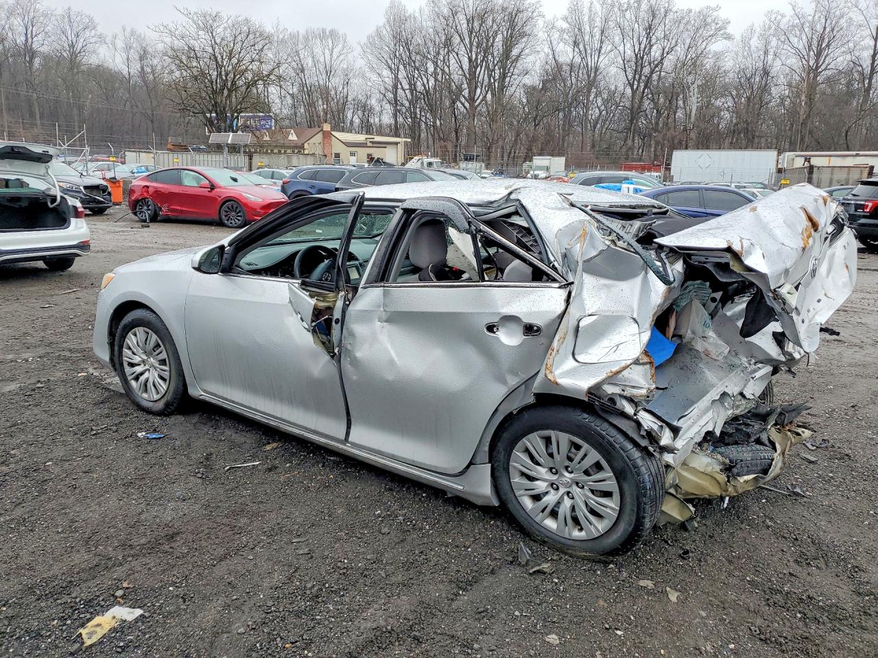 2012 TOYOTA CAMRY LE photo 2