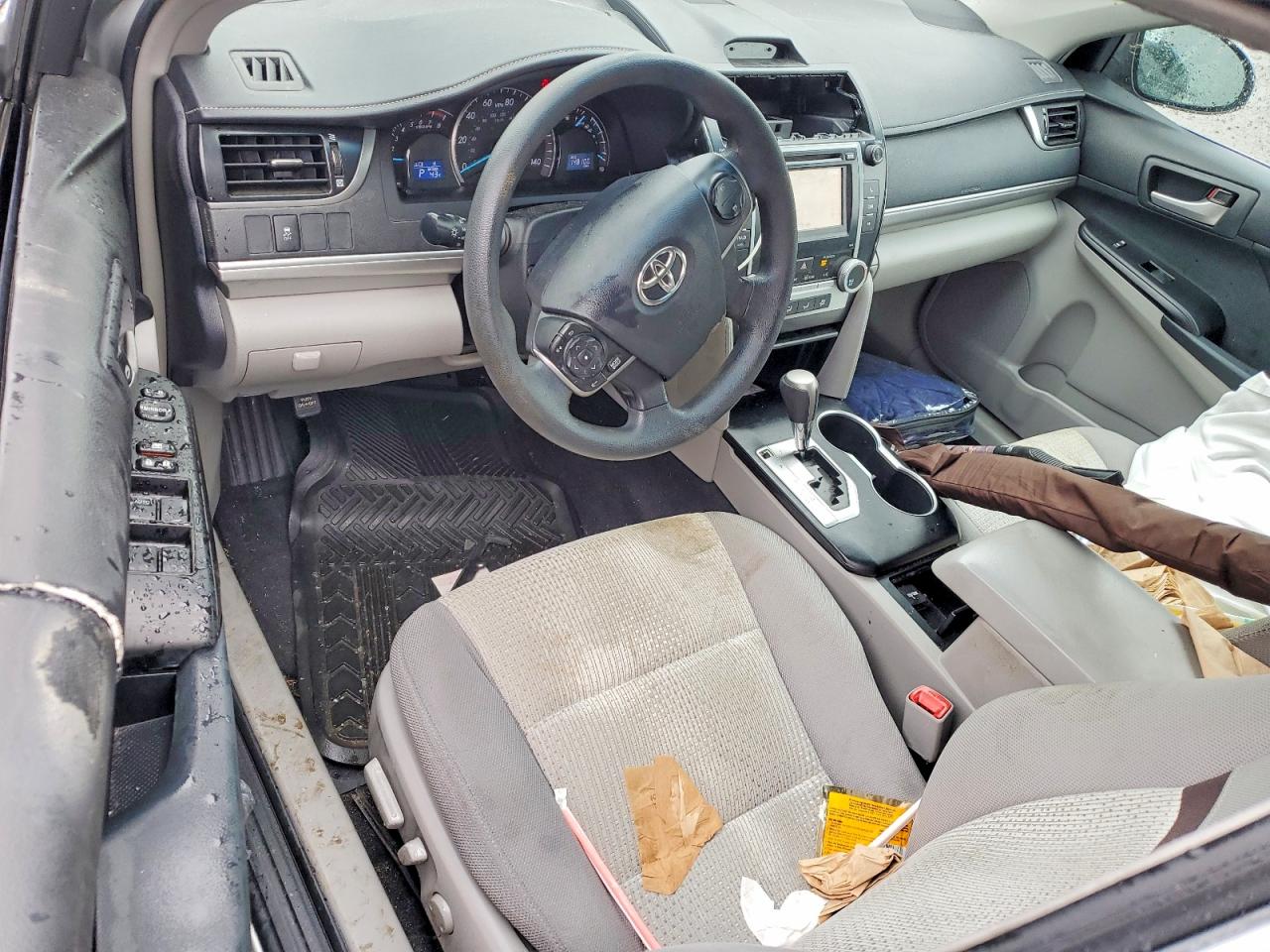 2012 TOYOTA CAMRY LE photo 8