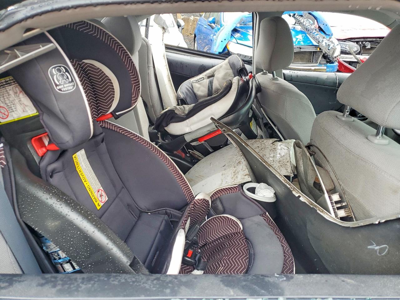 2012 TOYOTA CAMRY LE photo 10