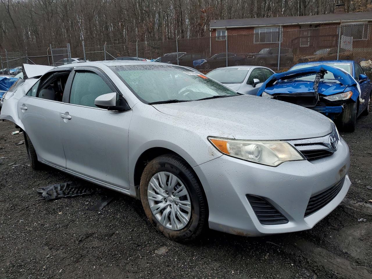 2012 TOYOTA CAMRY LE photo 4