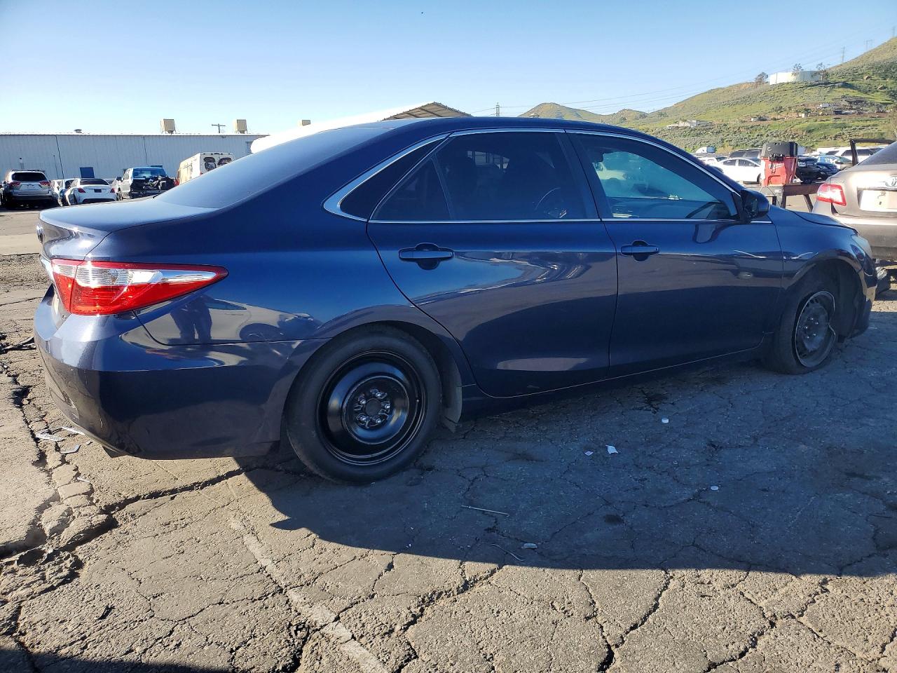 2017 TOYOTA CAMRY LE photo 5