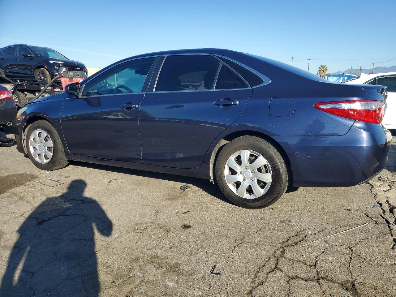 2017 TOYOTA CAMRY LE photo 3