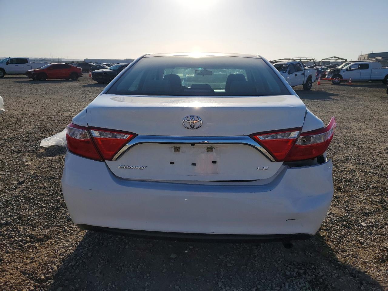 2016 TOYOTA CAMRY LE photo 11