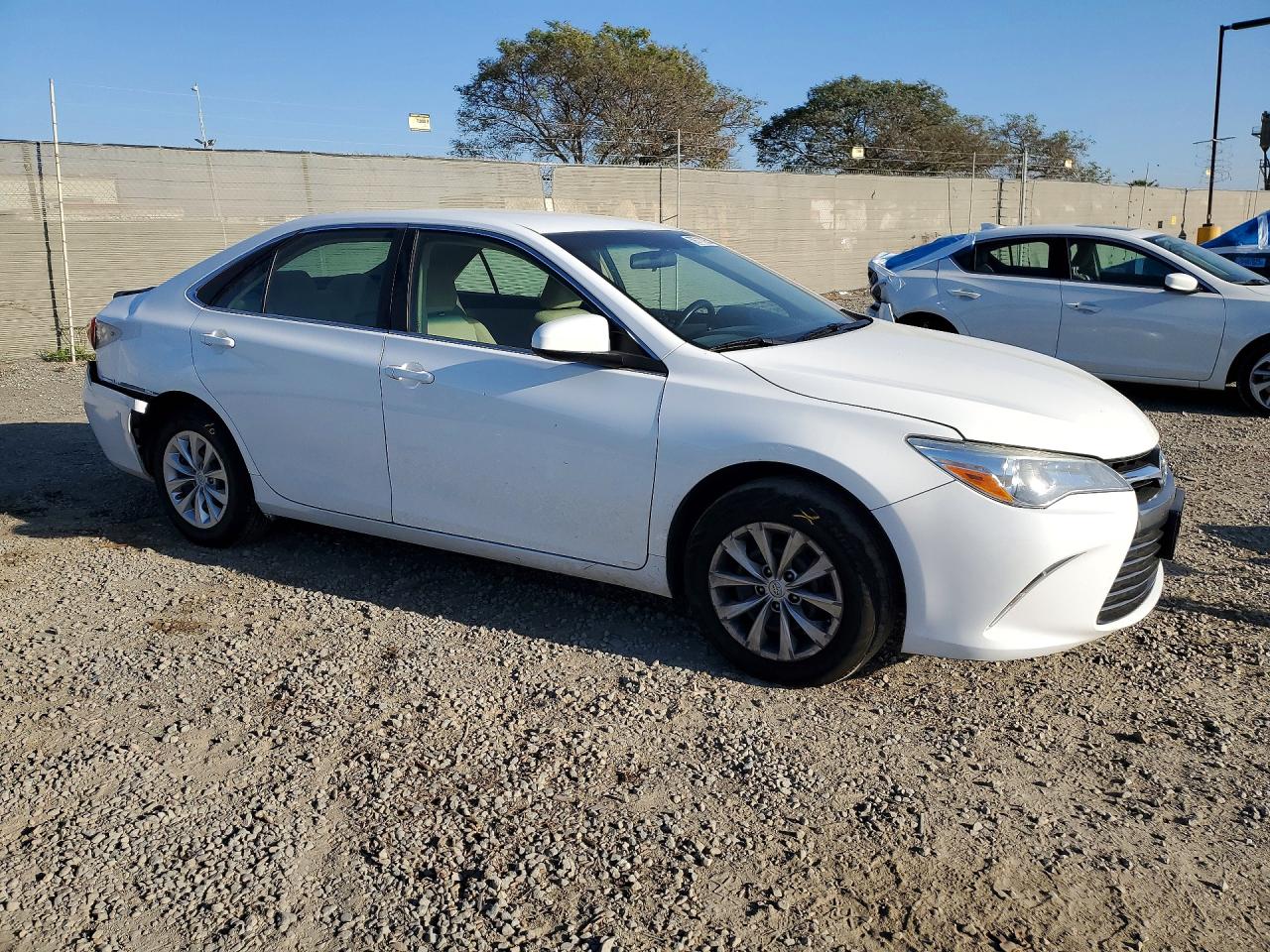 2016 TOYOTA CAMRY LE photo 7