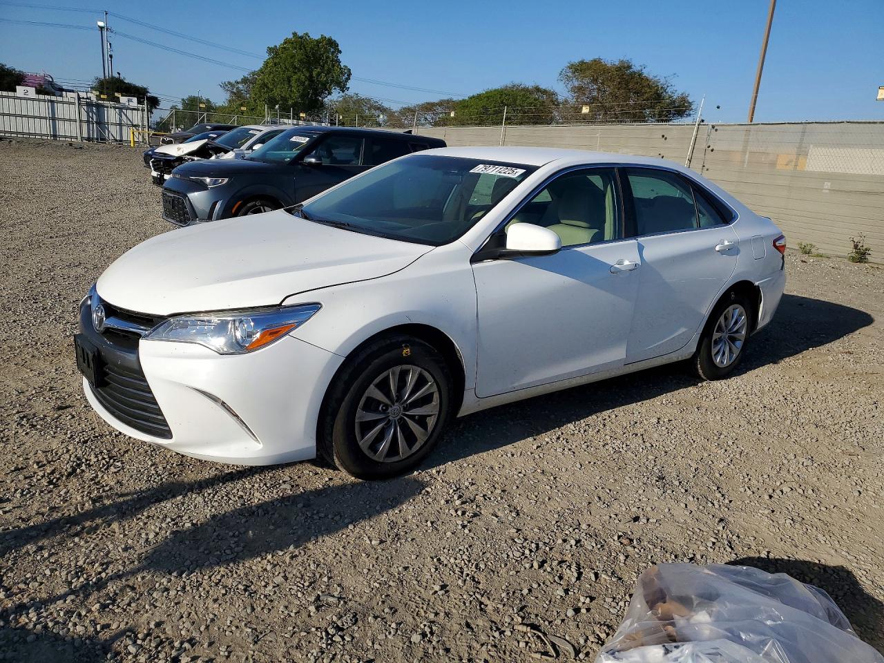 2016 TOYOTA CAMRY