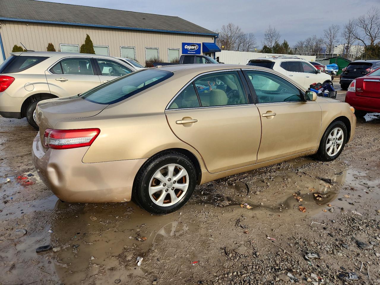 2011 TOYOTA CAMRY LE photo 5