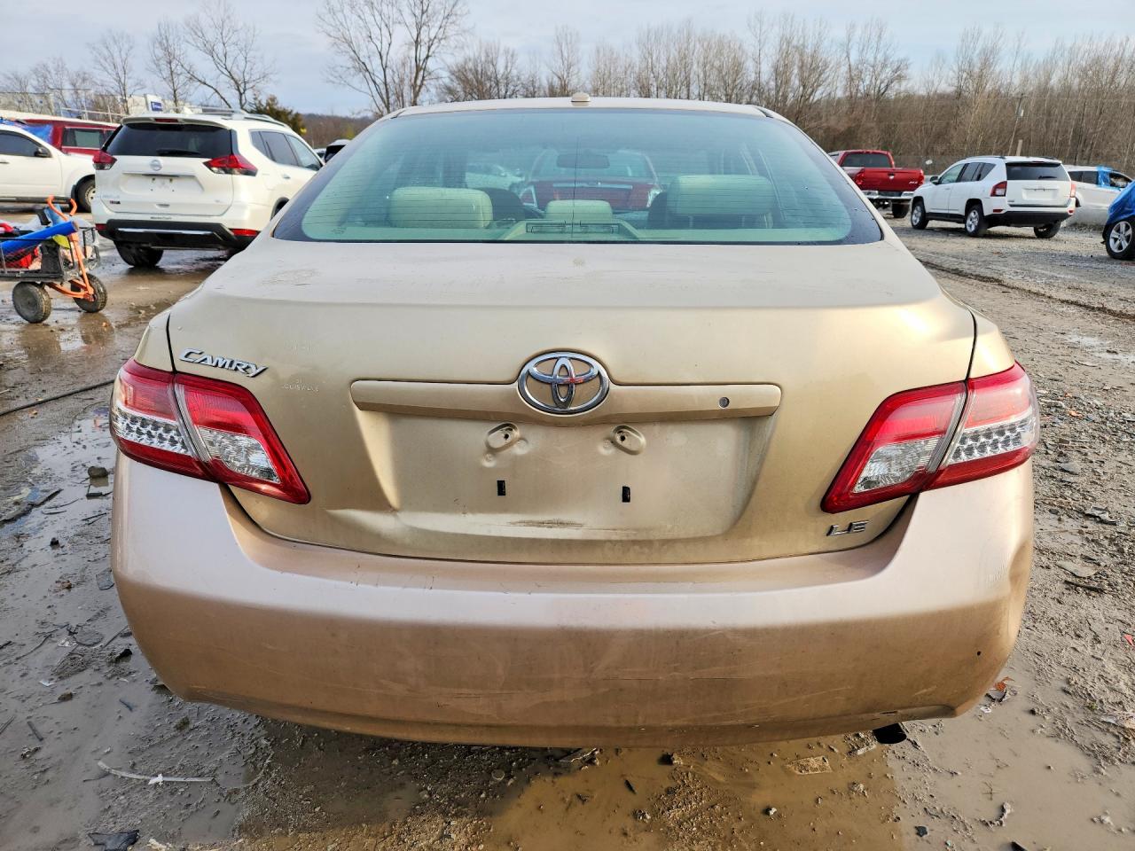 2011 TOYOTA CAMRY LE photo 11