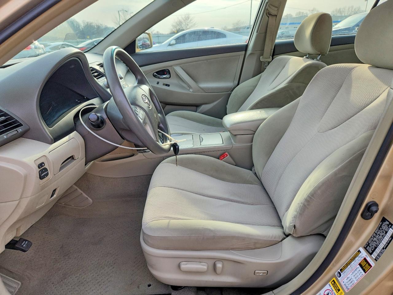 2011 TOYOTA CAMRY LE photo 13