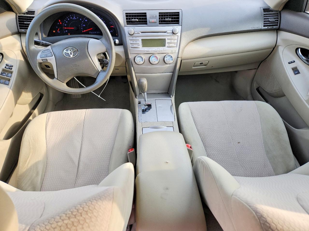 2011 TOYOTA CAMRY LE photo 15