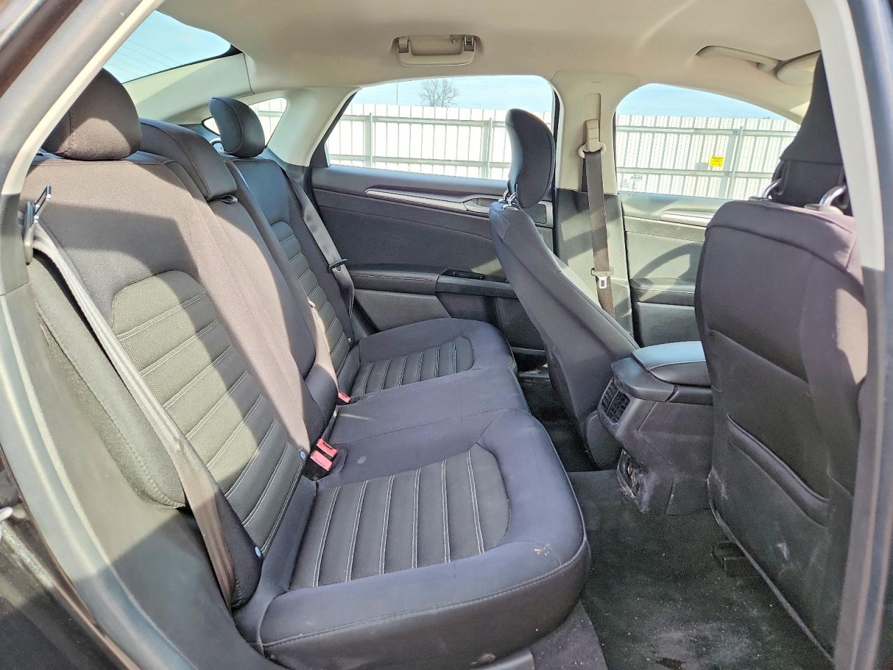 2014 FORD FUSION SE photo 19