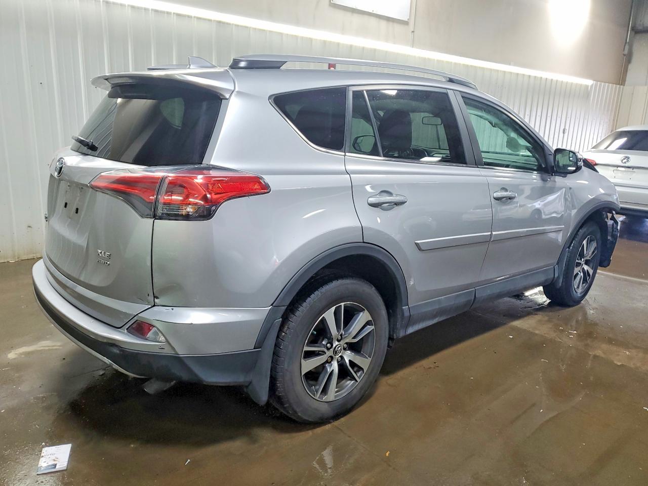 2017 TOYOTA RAV4 XLE photo 3