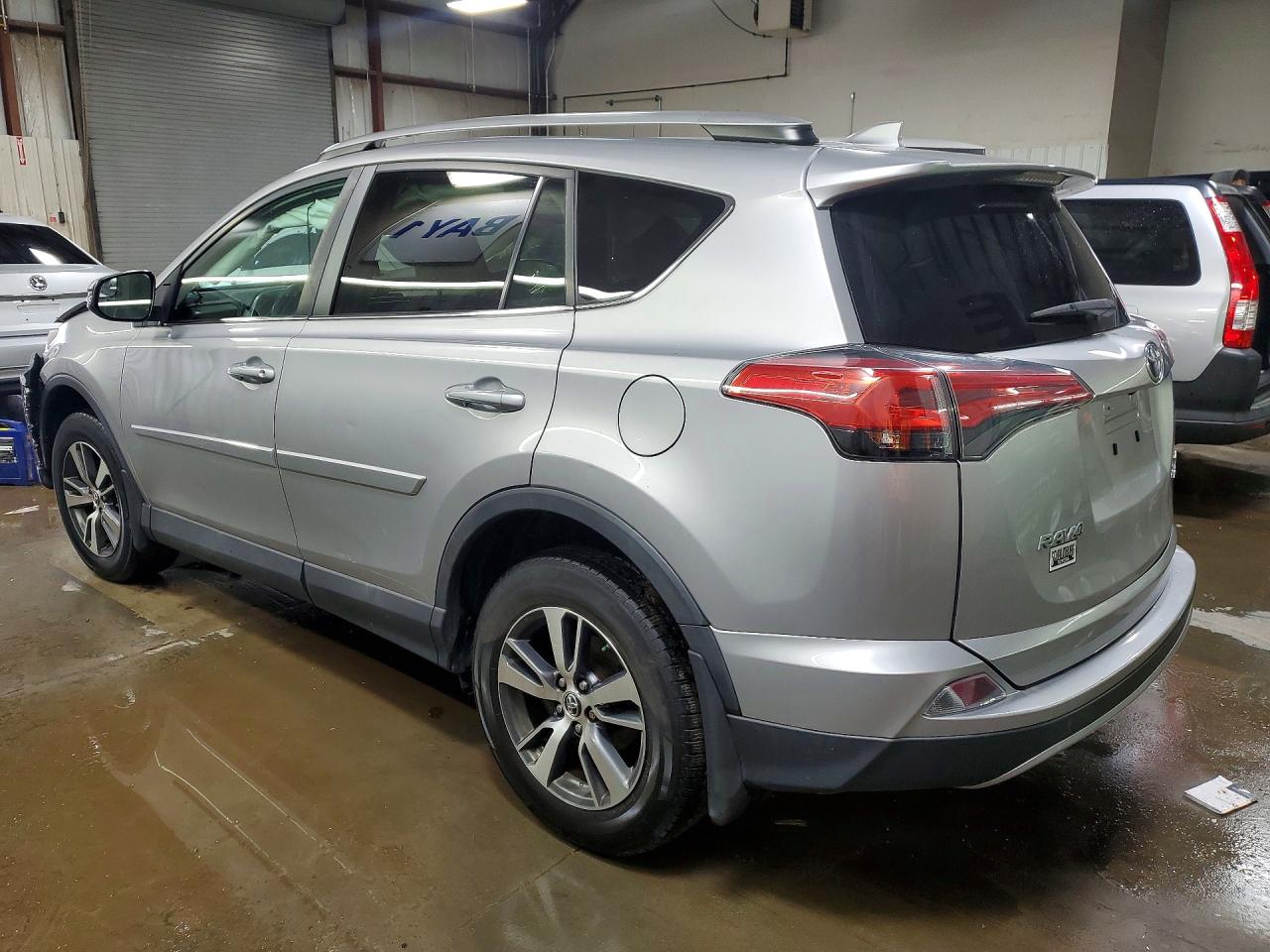 2017 TOYOTA RAV4 XLE photo 2