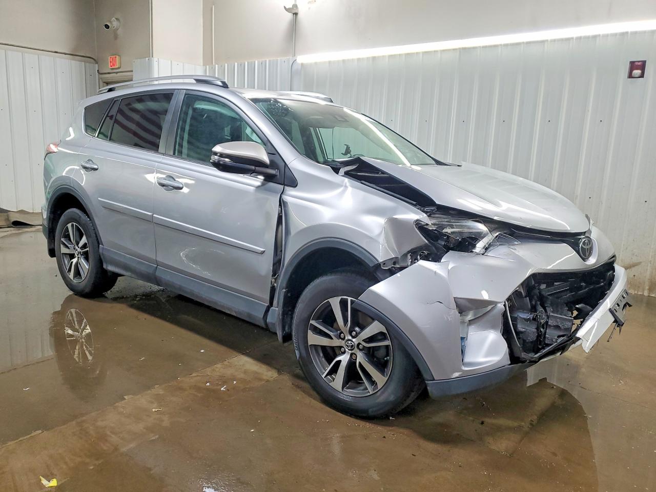 2017 TOYOTA RAV4 XLE photo 4
