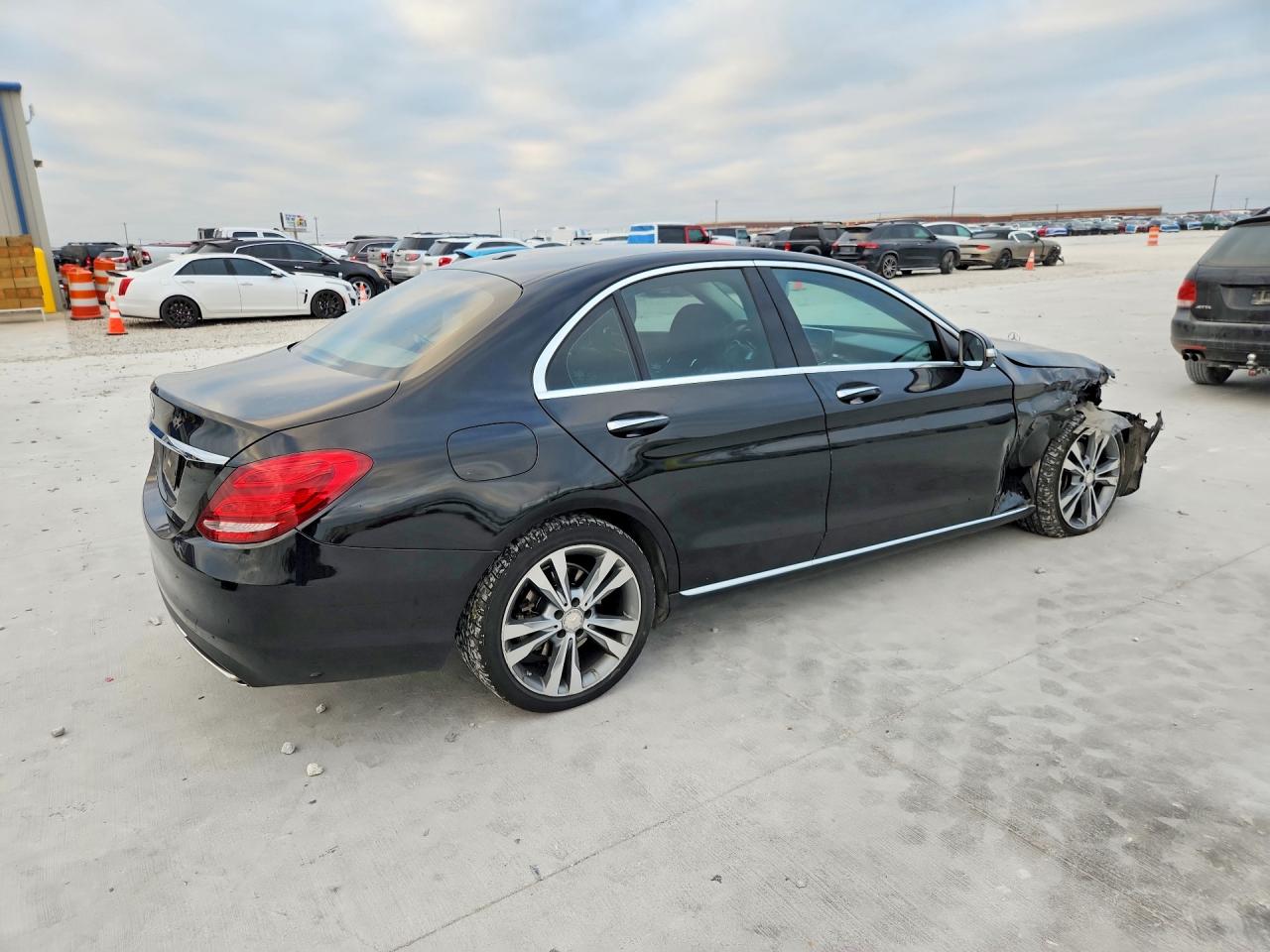 2015 MERCEDES-BENZ C 300 photo 3