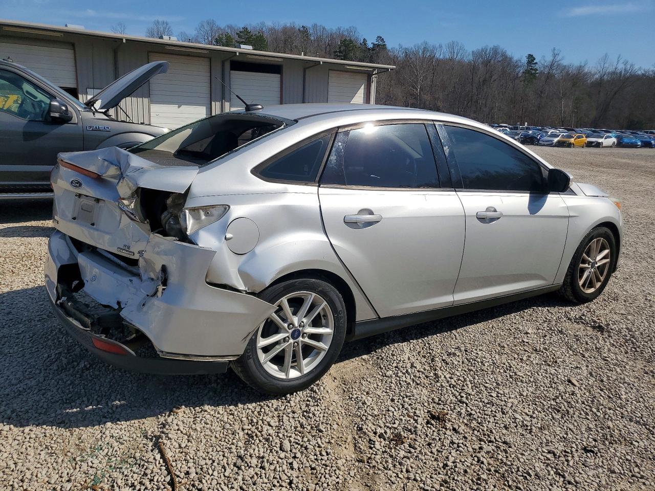 2015 FORD FOCUS SE photo 3
