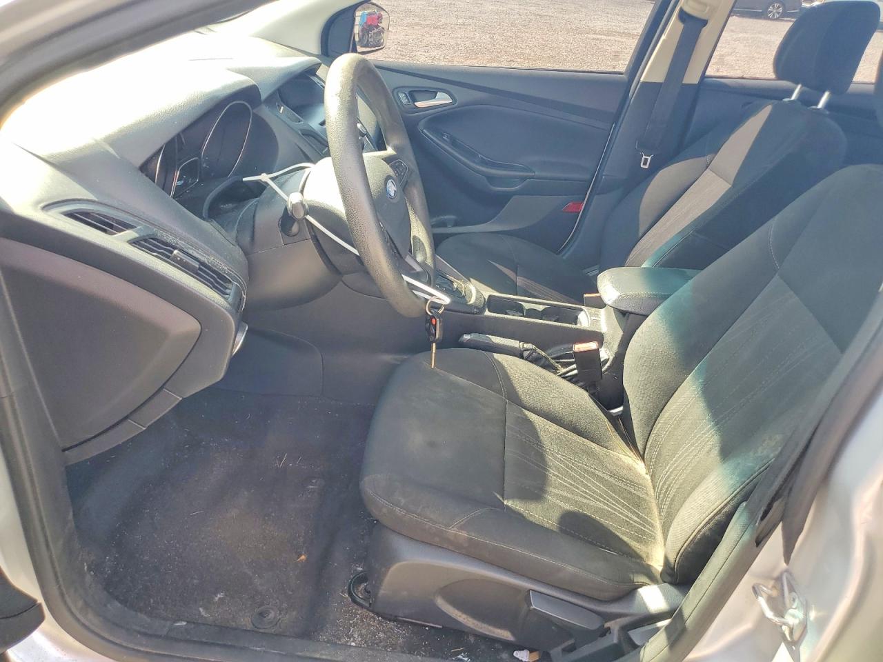2015 FORD FOCUS SE photo 7