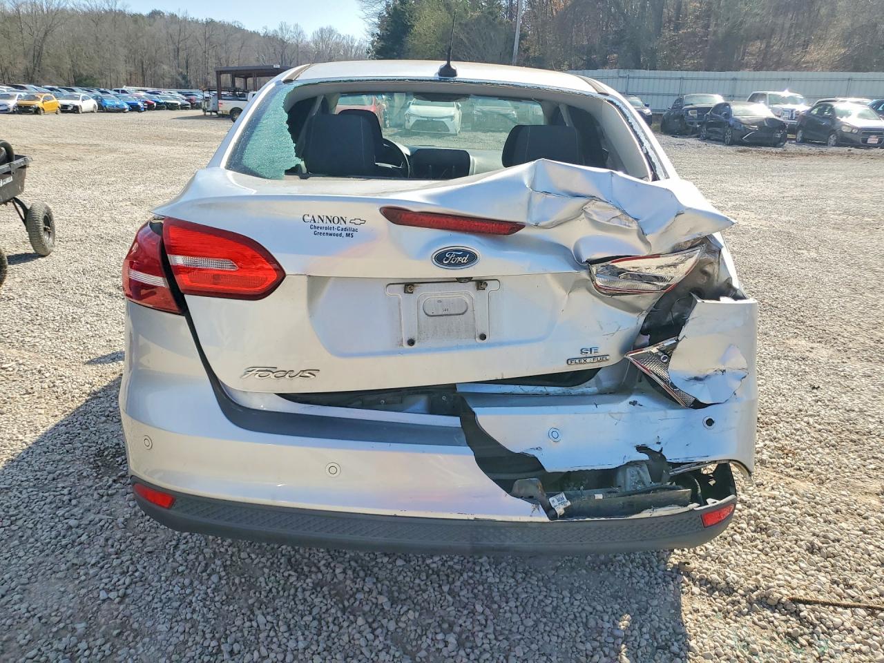2015 FORD FOCUS SE photo 6