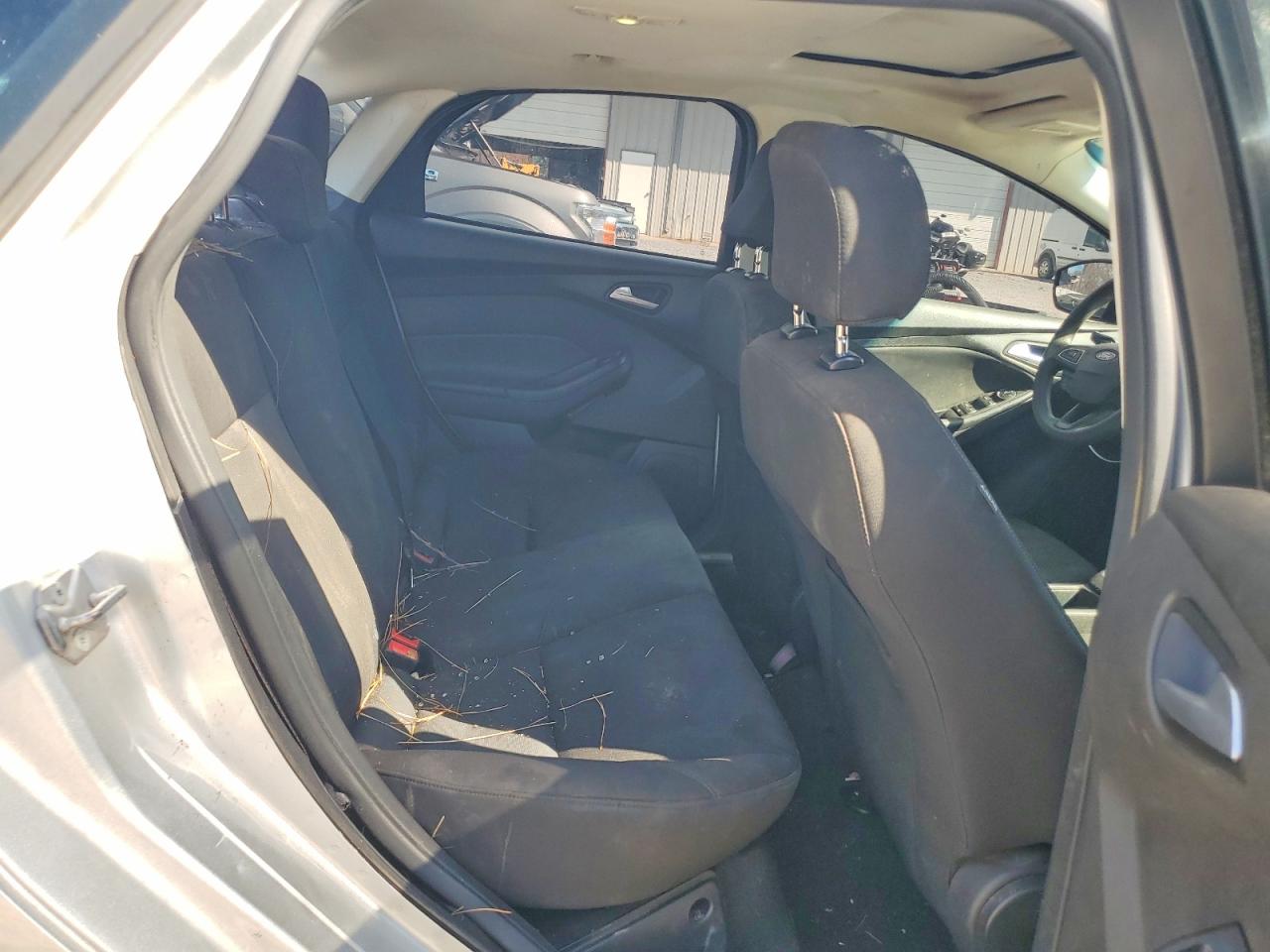 2015 FORD FOCUS SE photo 10