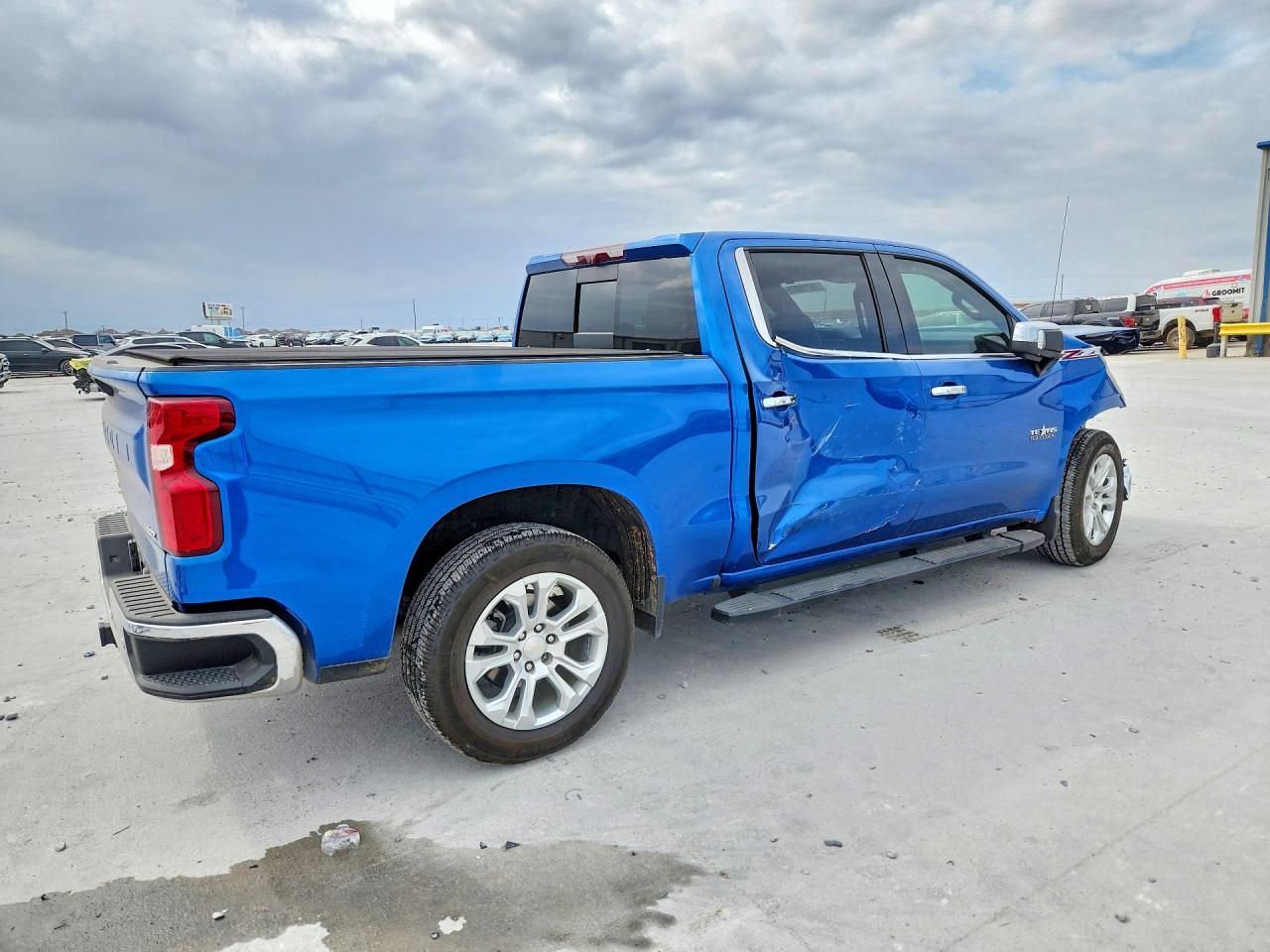 2023 CHEVROLET SILVERADO photo 9