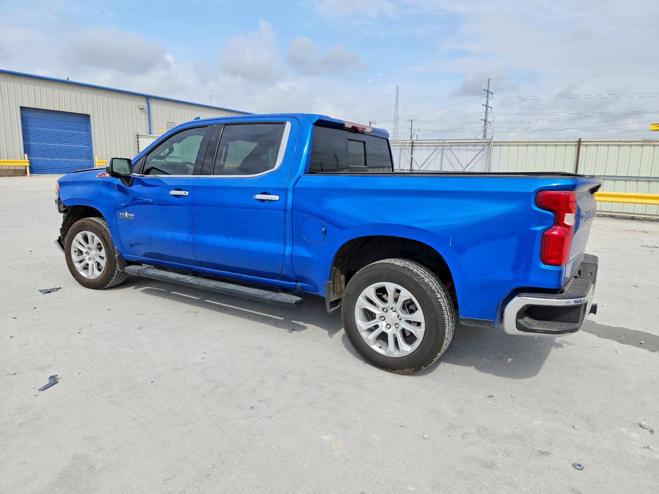 2023 CHEVROLET SILVERADO photo 5
