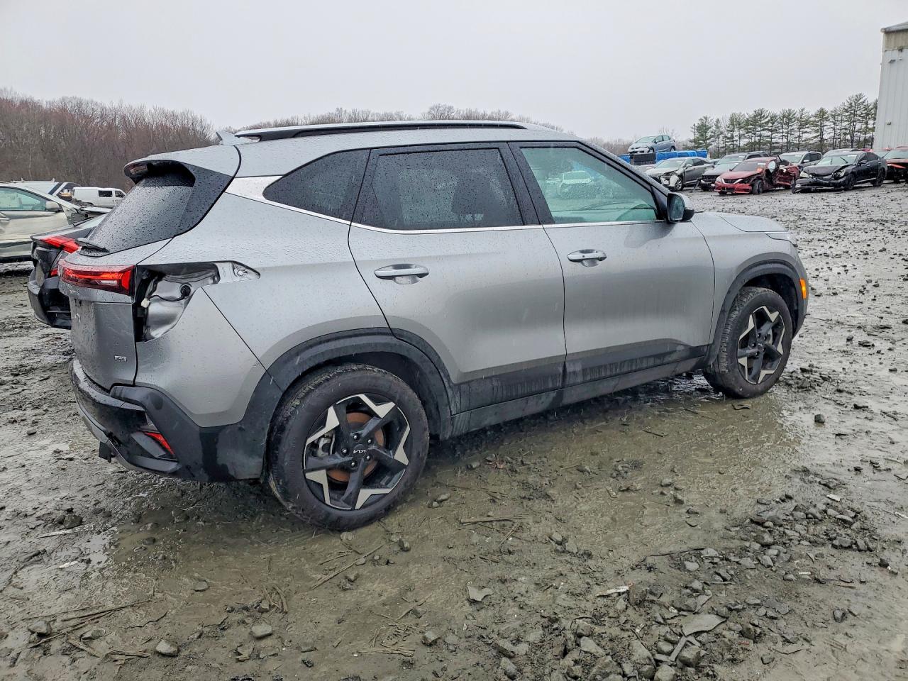 2025 KIA SELTOS EX photo 5