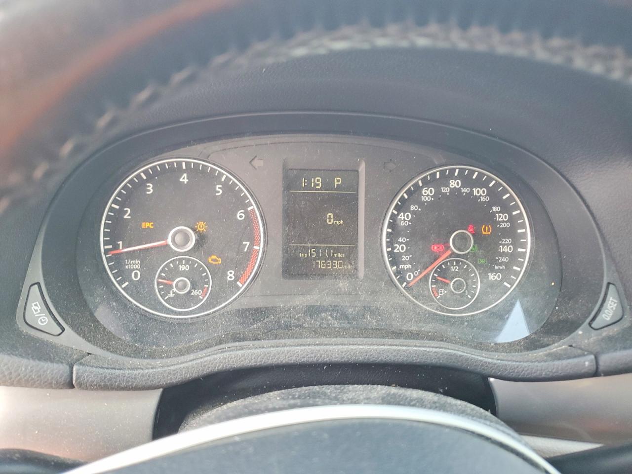 2014 VOLKSWAGEN PASSAT S photo 9
