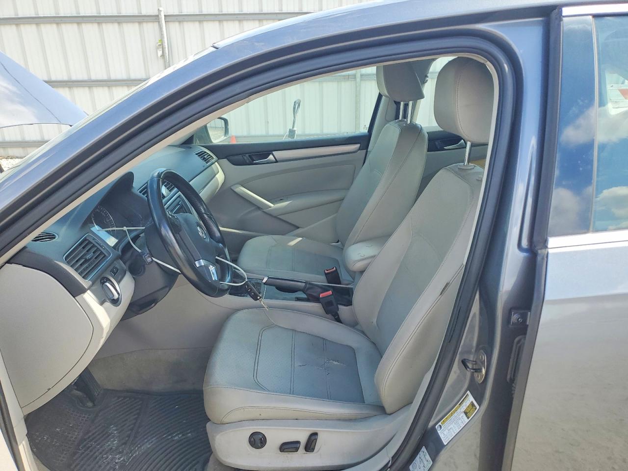 2014 VOLKSWAGEN PASSAT S photo 7