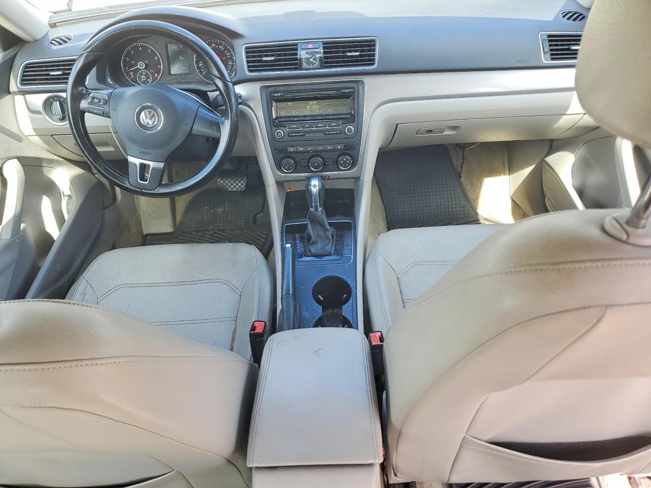 2014 VOLKSWAGEN PASSAT S photo 8