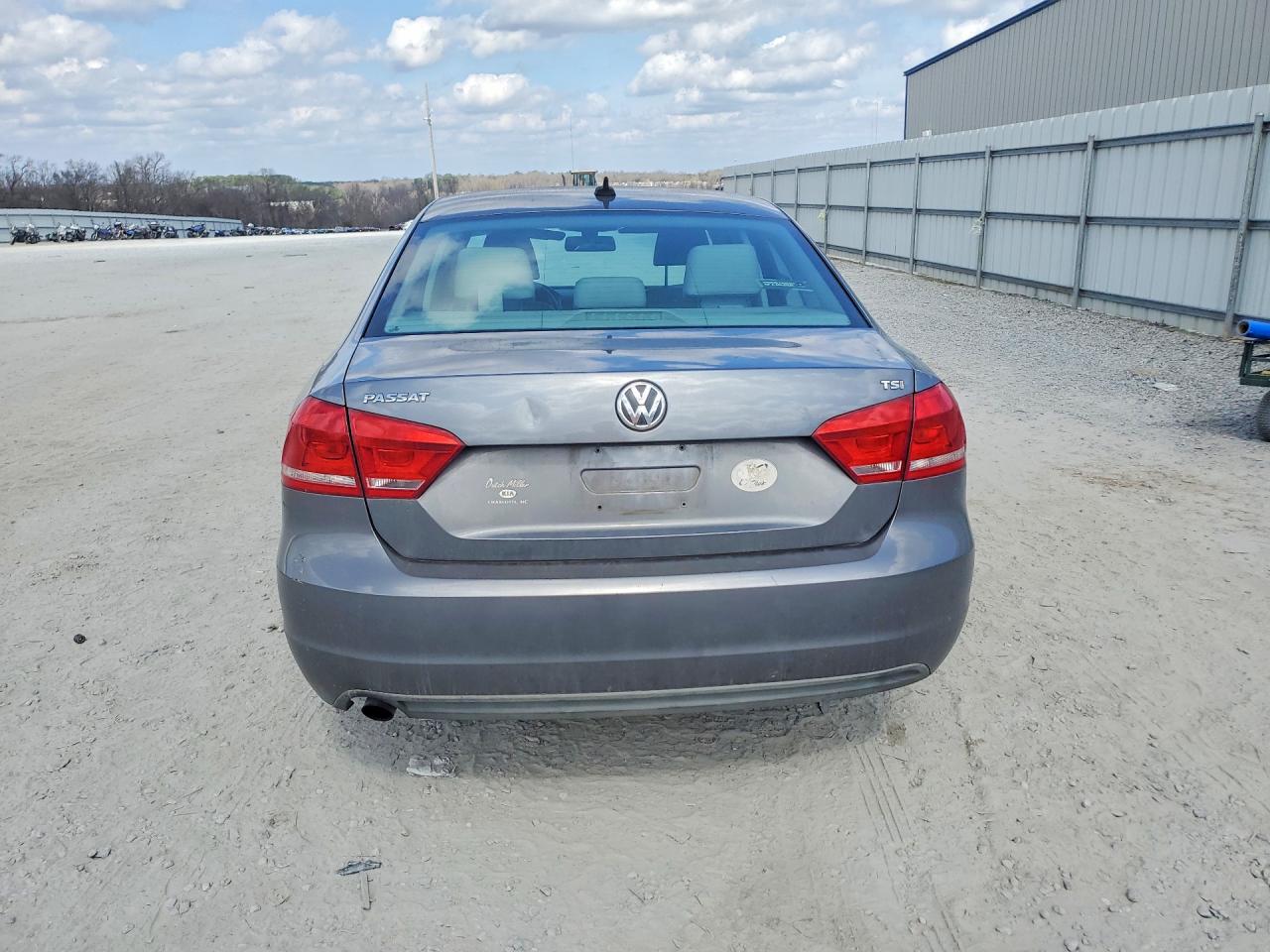 2014 VOLKSWAGEN PASSAT S photo 6