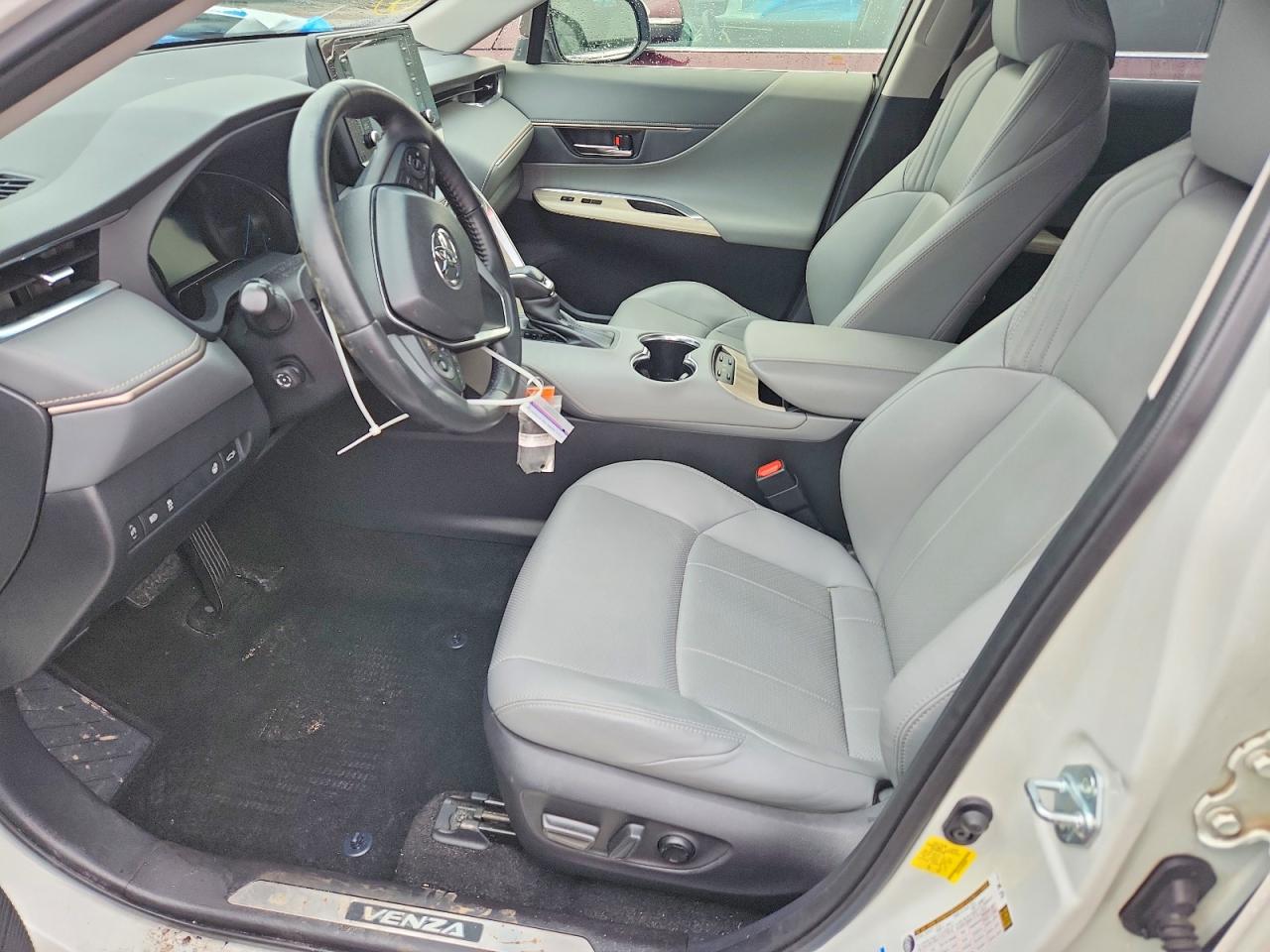 2021 TOYOTA VENZA XLE photo 7