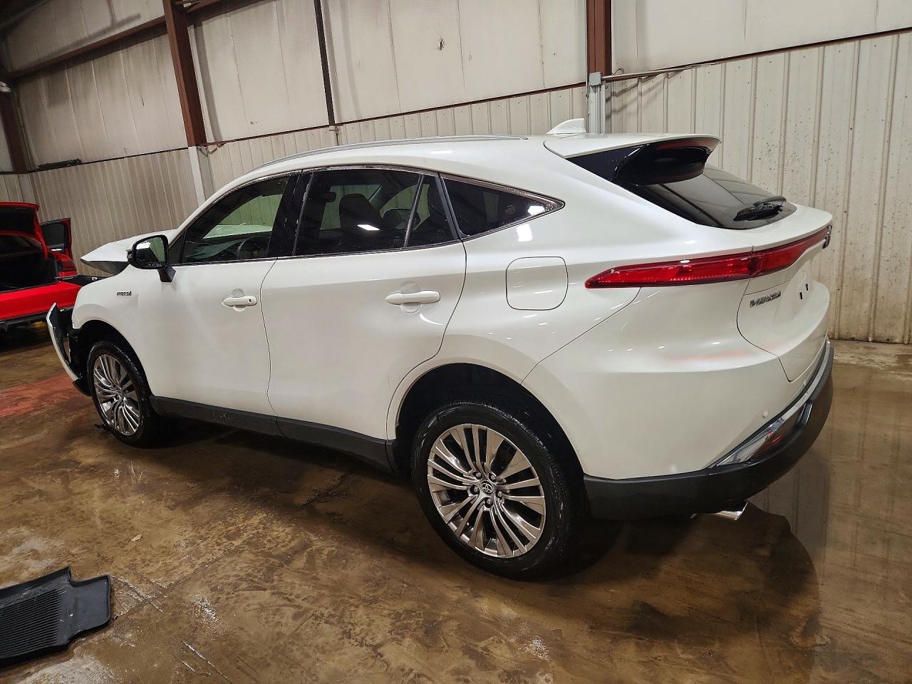 2021 TOYOTA VENZA XLE photo 2