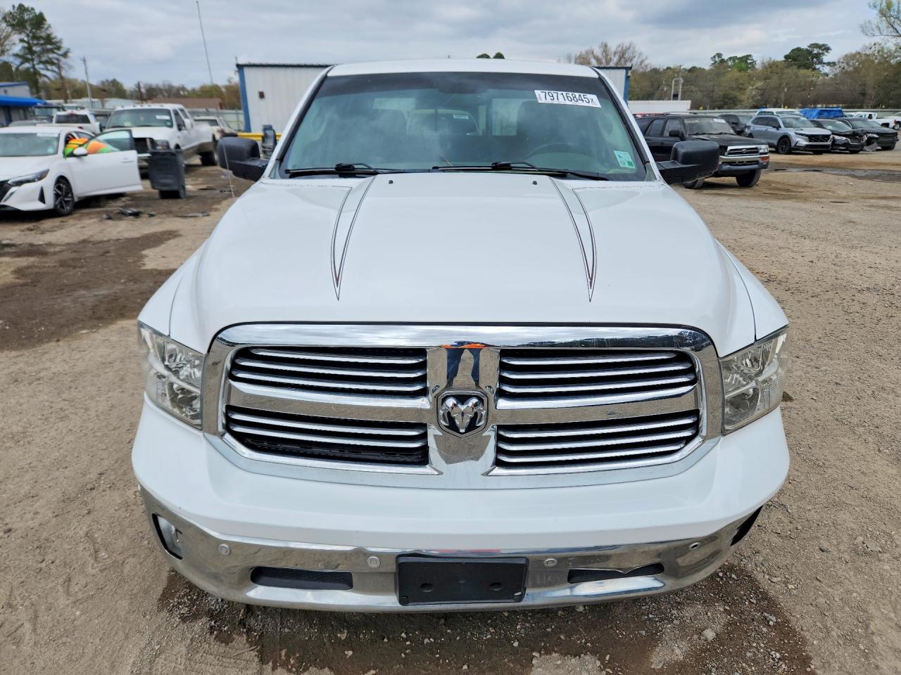 2016 RAM 1500 SLT photo 5