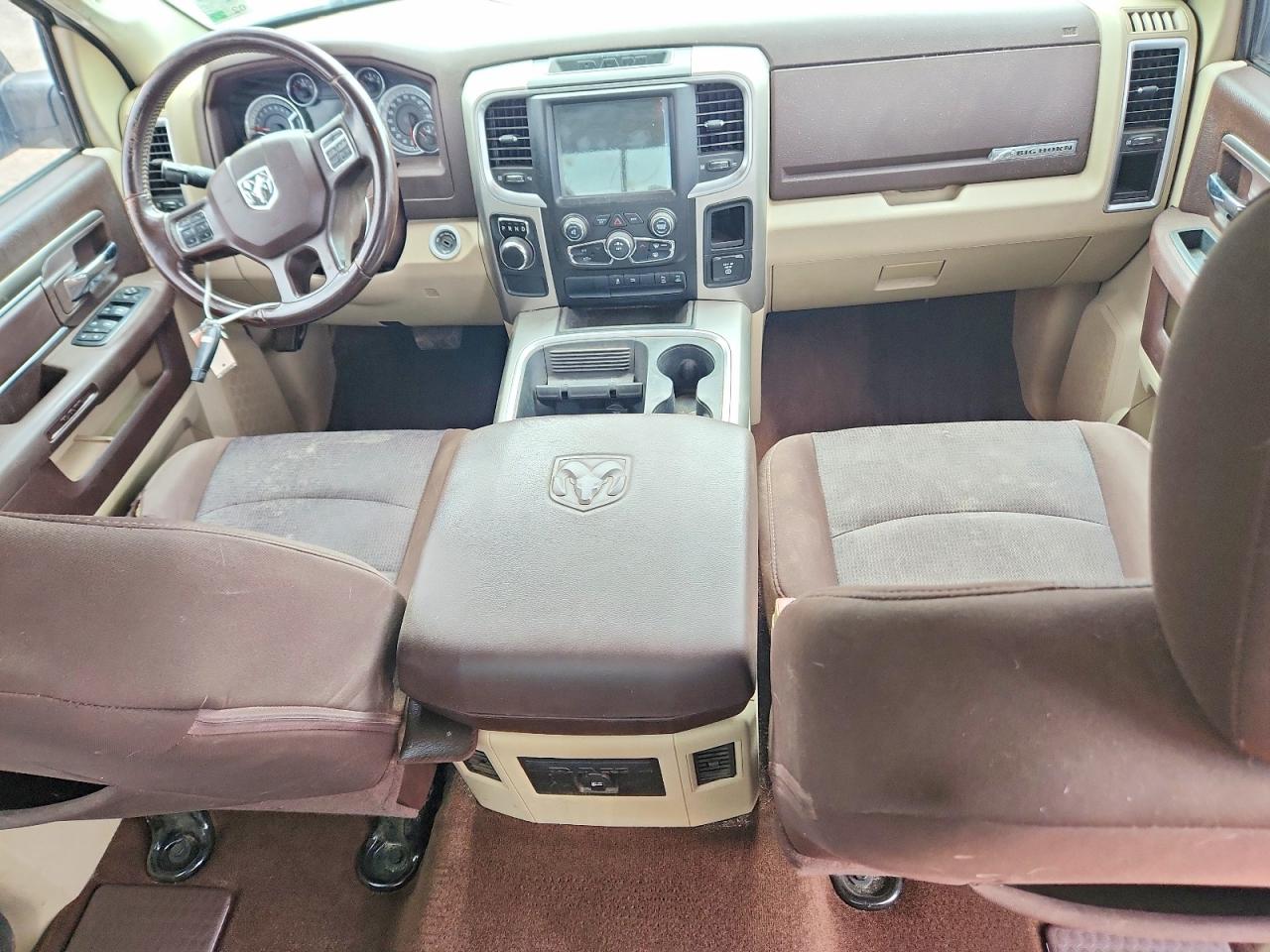 2016 RAM 1500 SLT photo 8