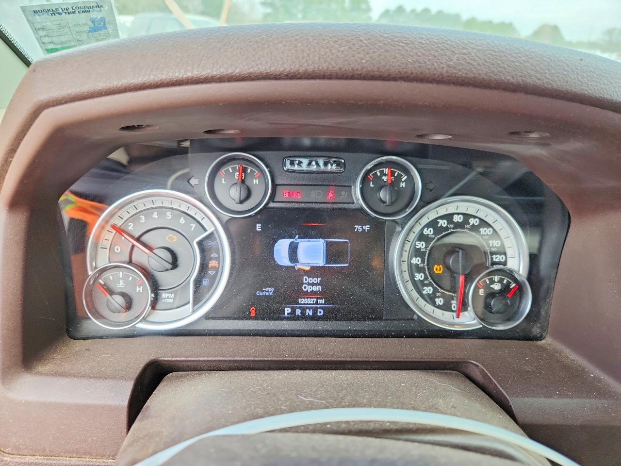 2016 RAM 1500 SLT photo 9