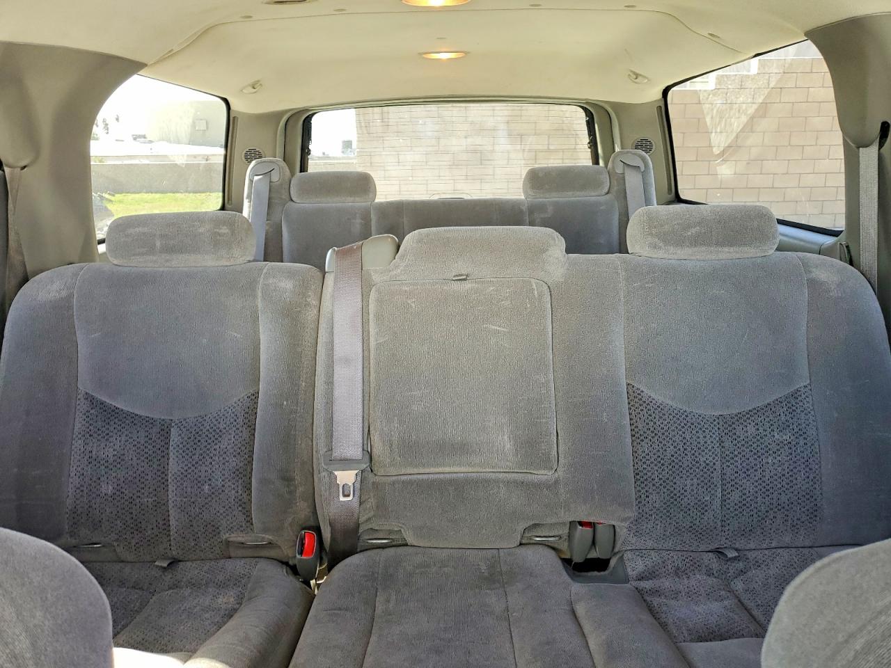 2004 CHEVROLET SUBURBAN C1500 photo 10