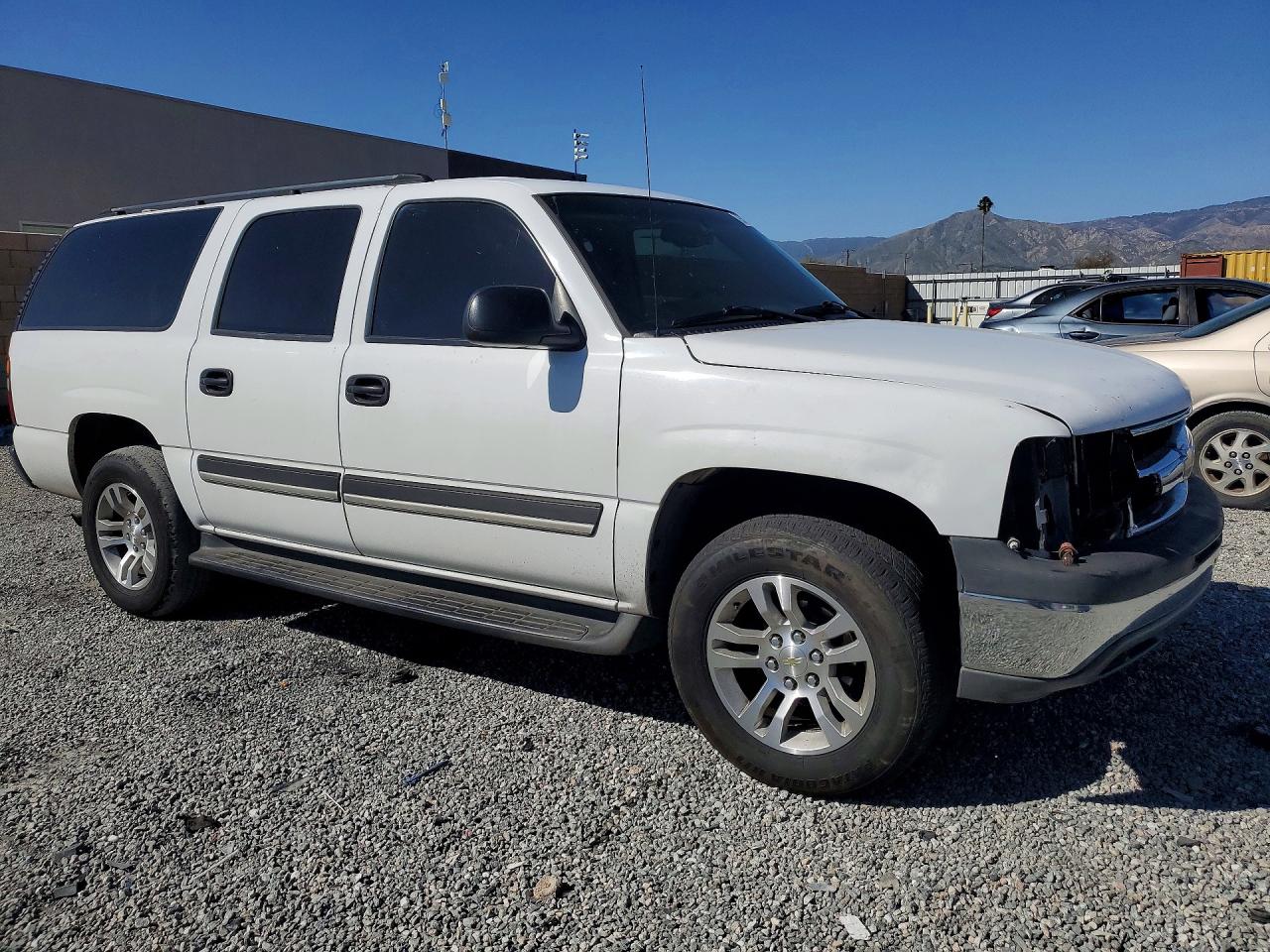 2004 CHEVROLET SUBURBAN C1500 photo 4