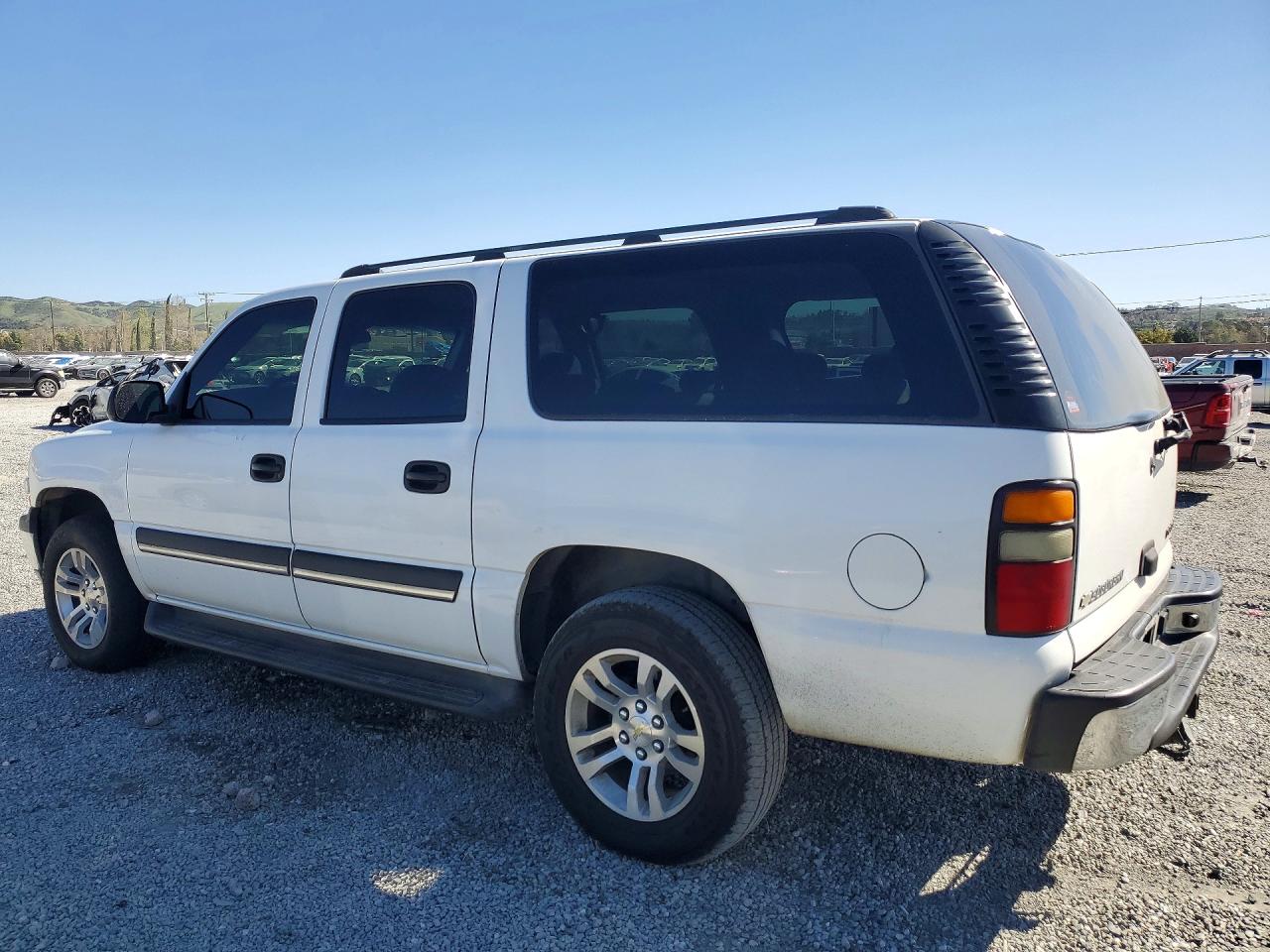 2004 CHEVROLET SUBURBAN C1500 photo 2