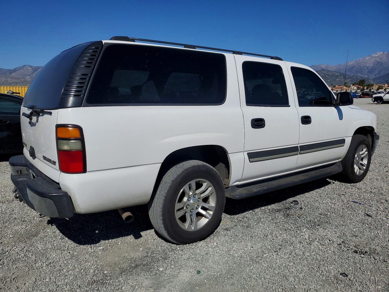 2004 CHEVROLET SUBURBAN C1500 photo 3