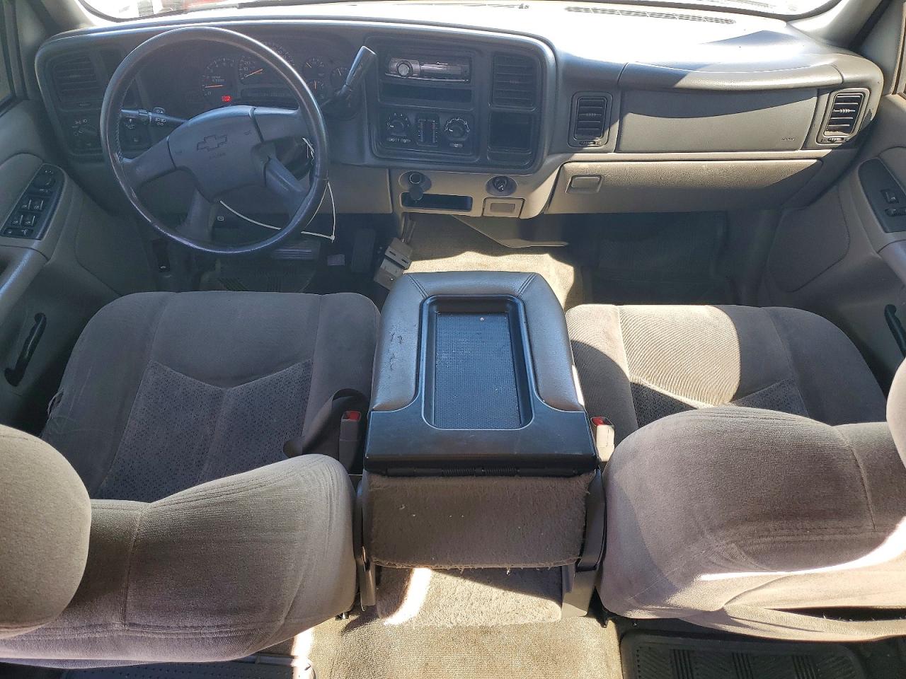 2004 CHEVROLET SUBURBAN C1500 photo 8