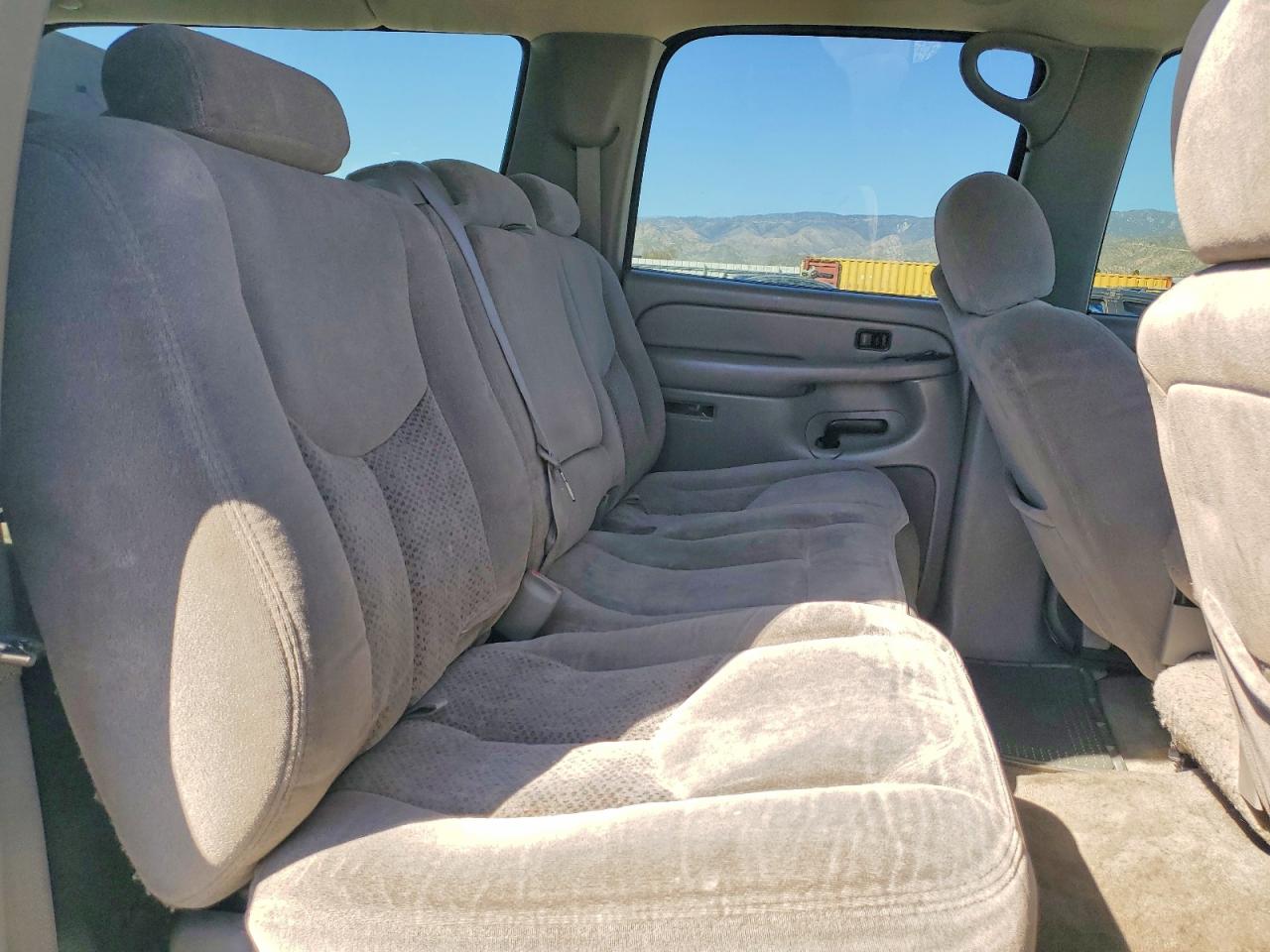 2004 CHEVROLET SUBURBAN C1500 photo 11