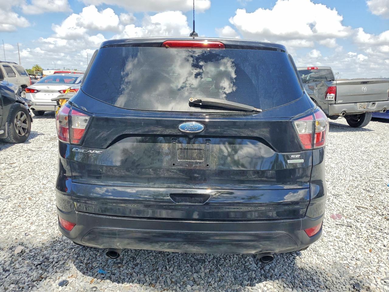 2017 FORD ESCAPE SE photo 16