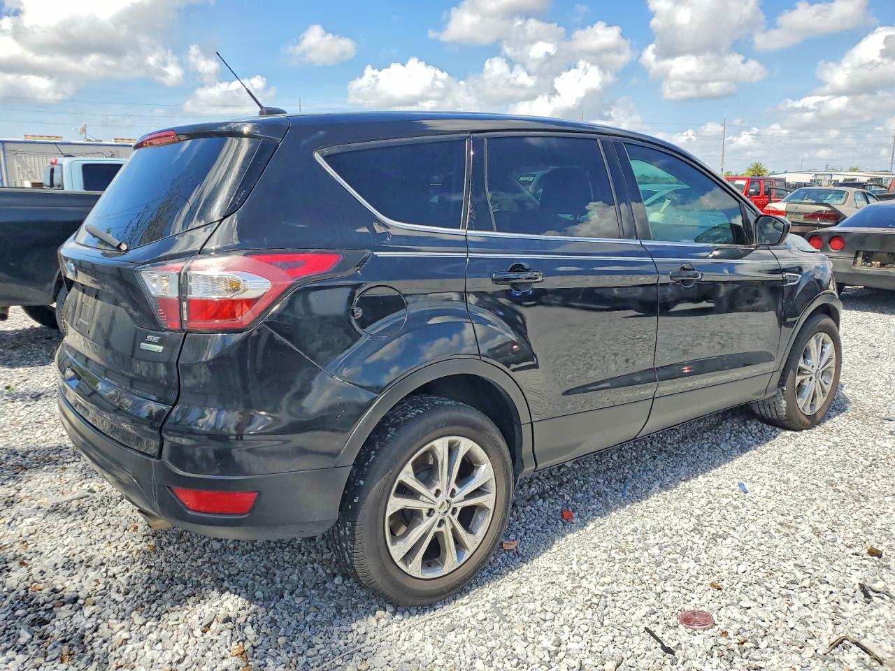 2017 FORD ESCAPE SE photo 7