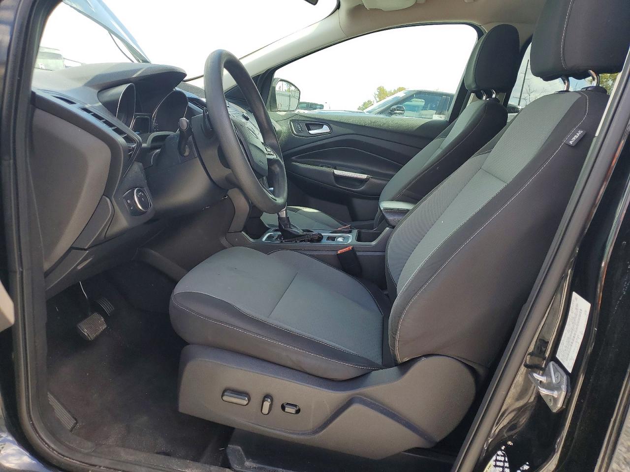 2017 FORD ESCAPE SE photo 19