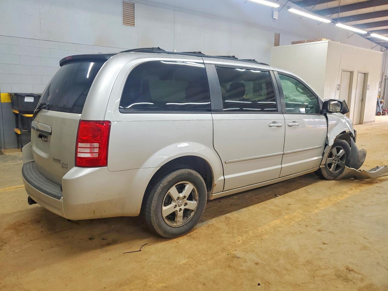 2010 DODGE GRAND CARAVAN SXT photo 5
