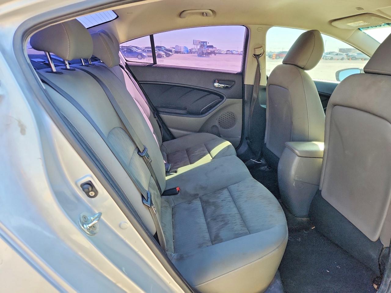2015 KIA FORTE LX photo 19