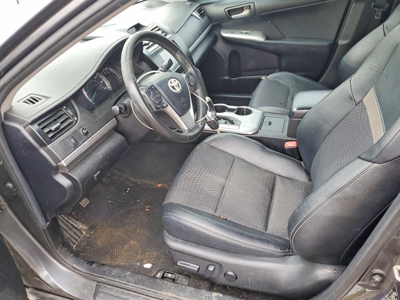 2012 TOYOTA CAMRY SE photo 13